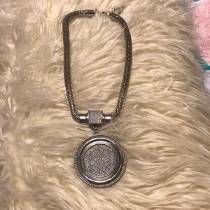 Make a statement with this necklace!!